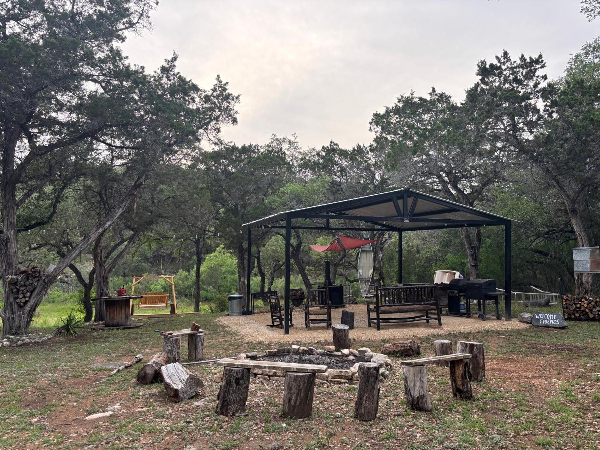 Tiny House - Our Little Piece Of Paradise Lakehills ภายนอก รูปภาพ