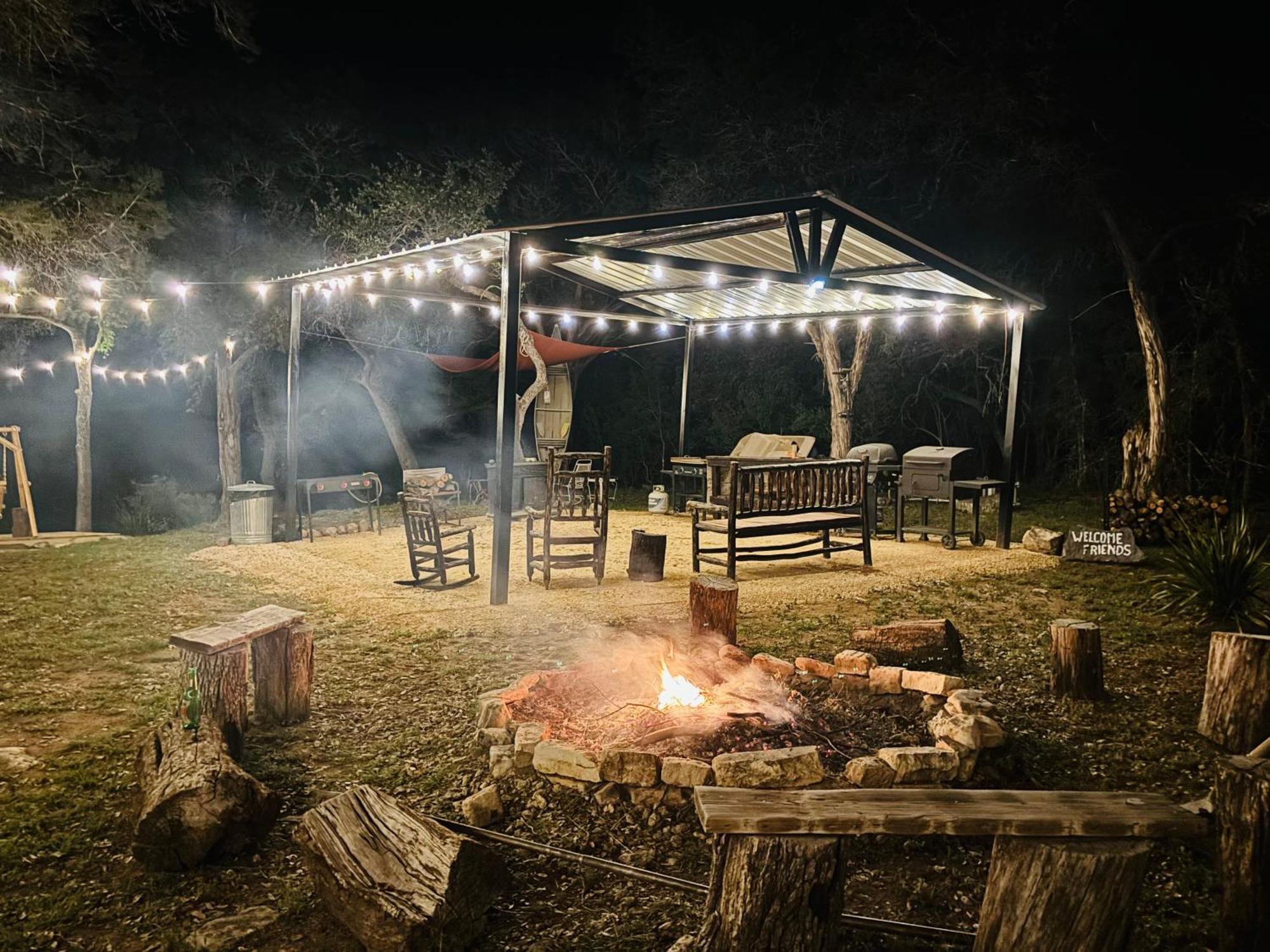 Tiny House - Our Little Piece Of Paradise Lakehills ภายนอก รูปภาพ